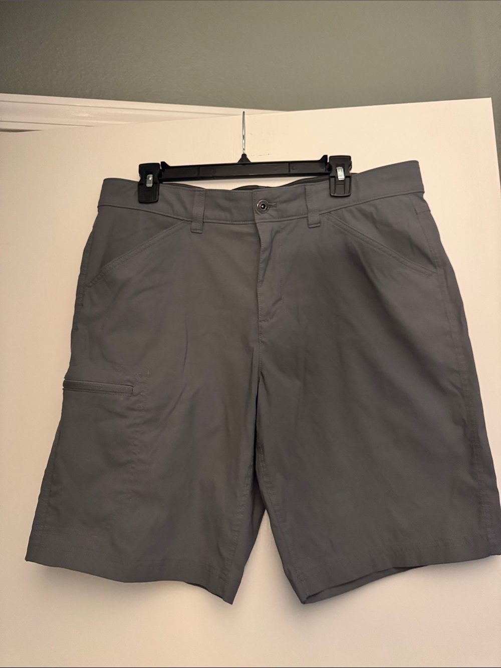 Eddie Bauer Men’s Hybird shorts